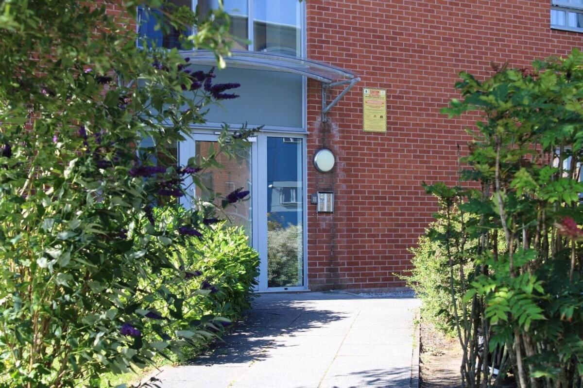 Two Bedroom Apartment, Free Parking, Close To Uclan And Free Wifi Престон Екстер'єр фото