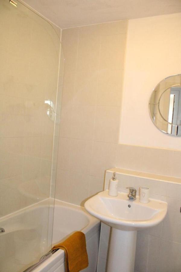 Two Bedroom Apartment, Free Parking, Close To Uclan And Free Wifi Престон Екстер'єр фото