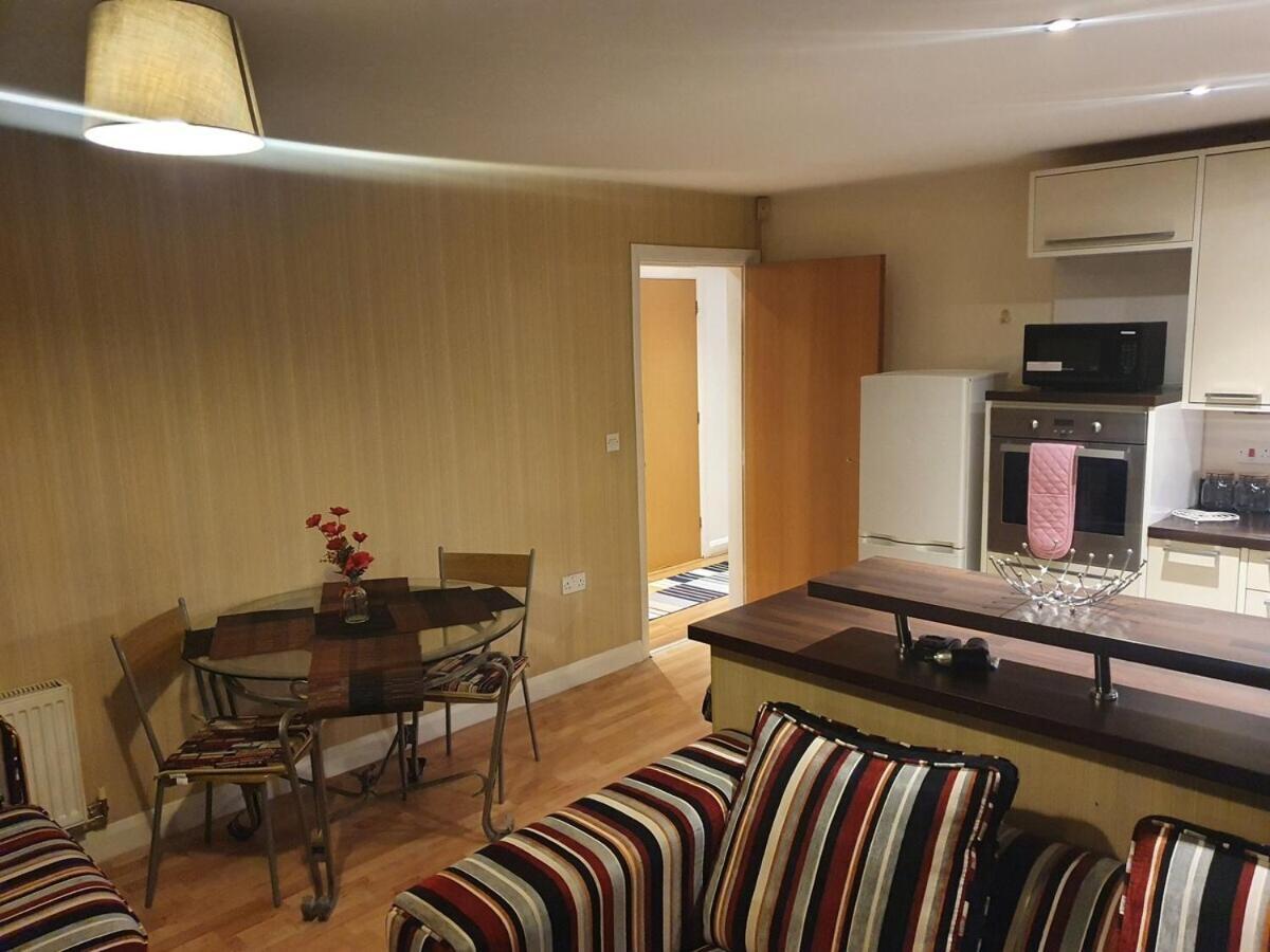 Two Bedroom Apartment, Free Parking, Close To Uclan And Free Wifi Престон Екстер'єр фото